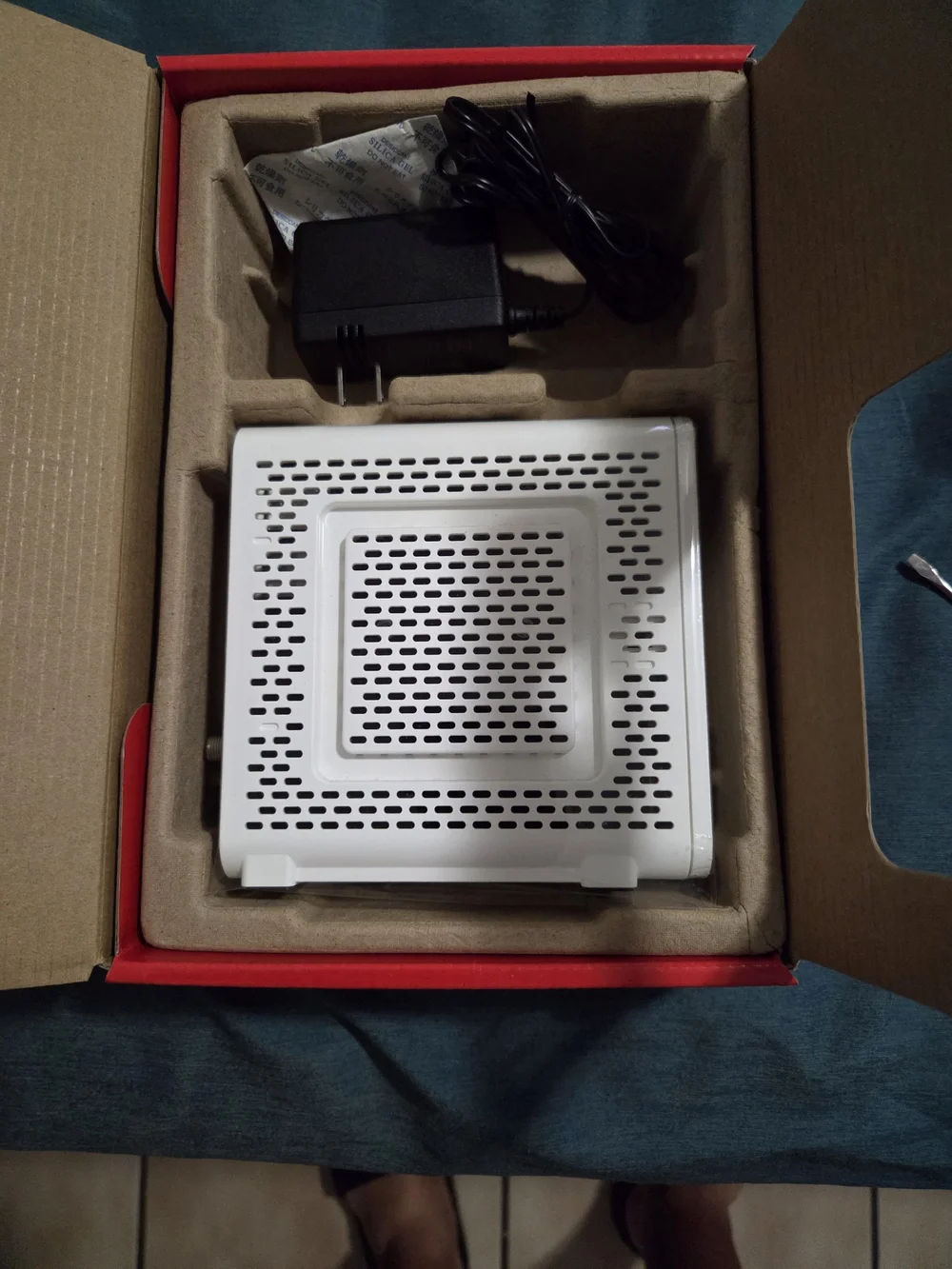 ARRIS SURFboard SB8200 DOCSIS 3.1 Cable Modem - White